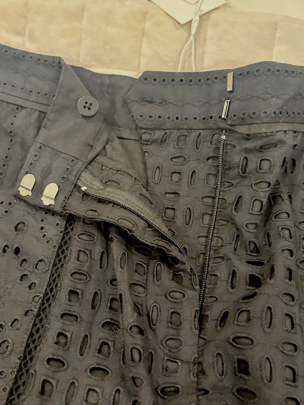 Veronica Beard Fabian Black Cotton Eyelet High Rise Tailored Shorts 6 NWT
